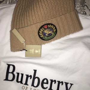 Tan Burberry hat white tee